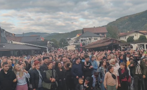 Goražde se oprostilo od Halida Bešlića: Emocije koje spajaju generacije