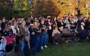 Spontano okupljanje prepuno emocija: U Grazu se pjevalo i plakalo u čast Halida Bešlića