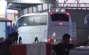 Iz izraelskih zatvora bit će pušteno 1.966 Palestinaca, ukrcani su u autobuse