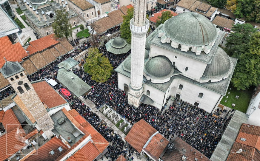 Veličanstven oproštaj: Pogledajte kako je izgledala dženaza Halidu Bešliću iz zraka