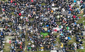 Vječno počivalište Halida Bešlića: Nakon dženaze obavljen ukop legendarnog pjevača na Barama