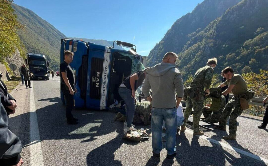 Oglasio se MUP HNK o prevrtanju kamiona na putu Jablanica - Mostar