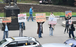 Protesti tokom posjete Ursule von der Leyen: "Cionisti su mračna strana čovječanstva"