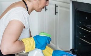 Zaboravite na agresivne hemikalije: Jednostavni i jeftini načini za čišćenje rerne