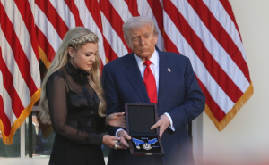 Trump posthumno odlikovao Kirka, pa poništio vize strancima koji su ga kritizirali