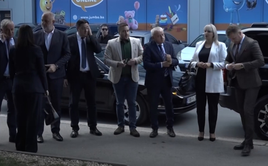 Gerila objavila zanimljiv video: Pogledajte kako Draško Stanivuković dolazi na sastanak