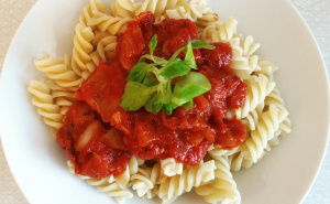 Tajna svjetskih kuhara: Za najbolji paradajz sos ne štedite sa ovom namirnicom