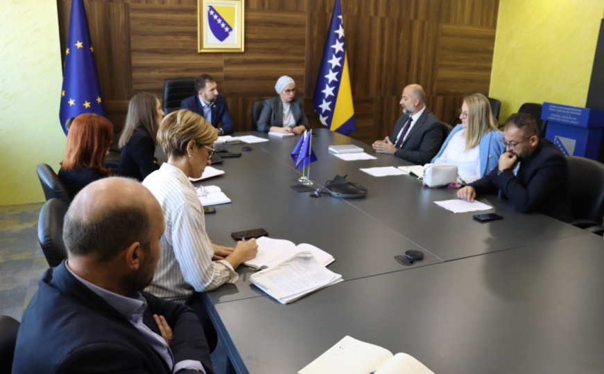 Predložene izmjene: Porodice sa troje i više djece dobijaju olakšice kroz Zakon o radu FBiH?