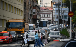 Vozač u Sarajevu dobio kaznu od 1.500 KM zbog prevoženja putnika putem aplikacije Aeroo