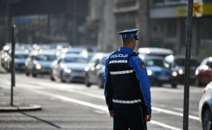 Bizarna nesreća u Sarajevu: Vozilom udario u parkiranog Golfa i odbacio ga na pješaka