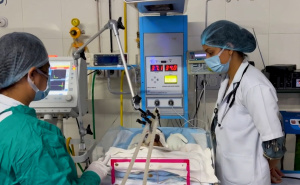 Tragičan kraj priče koja je potresla svijet: Preminula beba koju su u Indiji našli zakopanu u zemlji