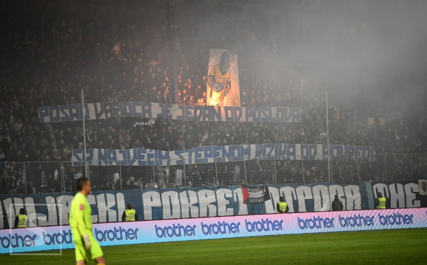 Zanimljiva parola na Grbavici: Pogledajte šta su navijači Željezničara poručili sudijama u VAR sobi