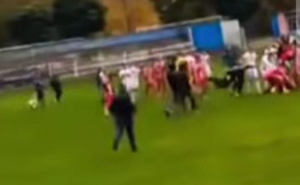 Opća tučnjava na utakmici u Srbiji: Igrače udarali i dok su ležali na travi