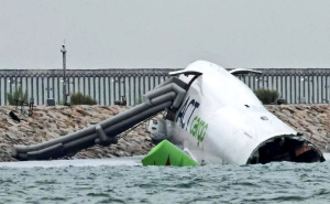 Nesreća na aerodromu Hong Kong: Avion iz Dubaija sletio s piste, dvije osobe poginule