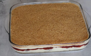 Nanina poslastica: Savršen griz kolač sa šljivama koji osvaja na prvi zalogaj