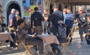 Dubrovnik u holivudskom duhu: Zvijezde Netflixove serije "Outer Banks" okupirale Stradun