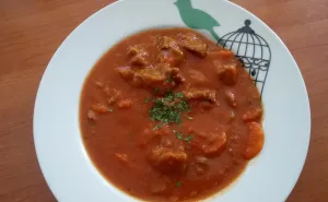 Kako učiniti goveđi gulaš sočnijim: Kulinarska tajne vrhunske kuharice