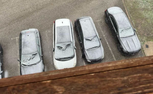 Najbolji način uklanjanja leda sa automobila: Izbjegavajte ova sredstva