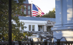Iako još nije dobio dozvolu: Počelo rušenje dijela Bijele kuće zbog Trumpove plesne dvorane