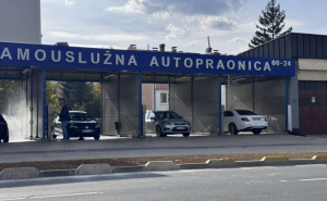 Neodgovorni pojedinci uništili ivičnjake na Dobrinji: Nadležni ih vratili u prvobitno stanje