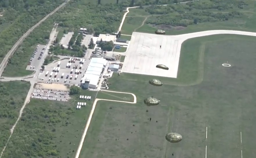 Tragedija na vojnom aerodromu u Srbiji: Poginuo padobranac