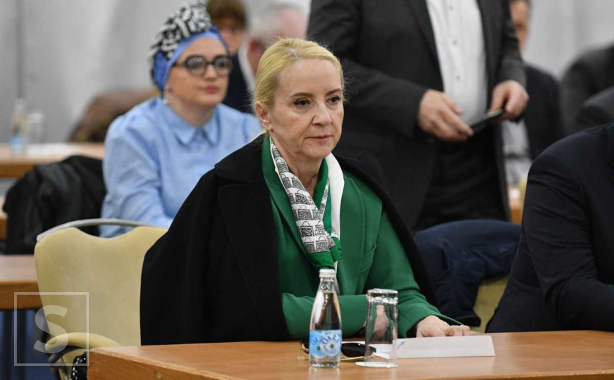 Sebija Izetbegović o prodaji blindiranog automobila: 'Alija nije volio BMW, više je volio Golfa'