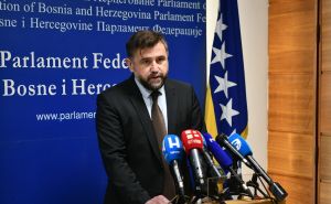 Gratz traži hitno ukidanje odluke o obustavi sufinansiranja onkoloških lijekova: "Gdje su pare?"