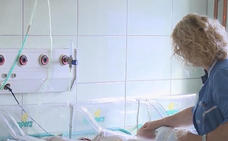 Velika radost u porodici: Rođene trojke u bihaćkoj bolnici nakon deset godina