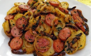 Jesenja delikatesa: Kombinacija slatkog krompira i kobasica koja grije dušu