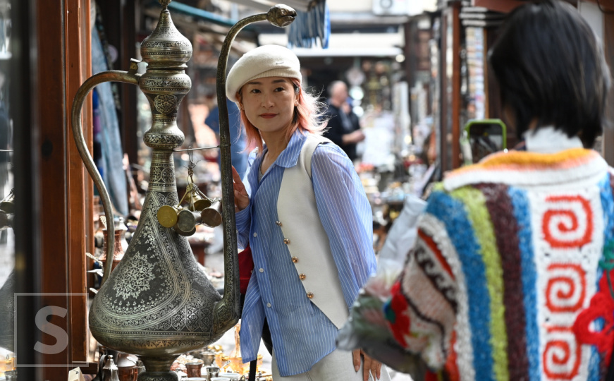 U Sarajevu 20 stepeni: Građani uživaju u ugodnim temperaturama, sunce se probija kroz oblake