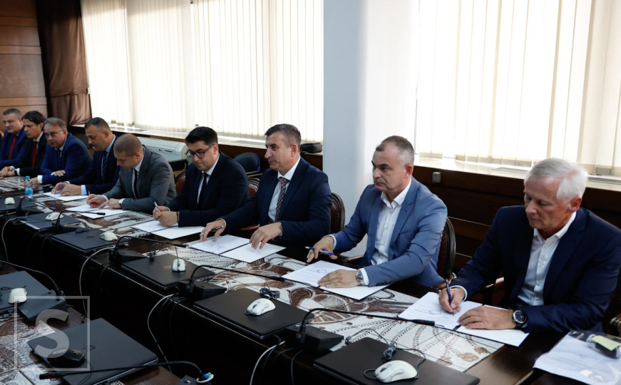 Potpisan ugovor o dodjeli 50 miliona KM za sanaciju šteta od poplava