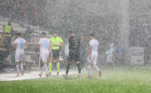Prekinuta utakmica Rijeke zbog jakog nevremena: Pljusak zaustavio susret Konferencijske lige