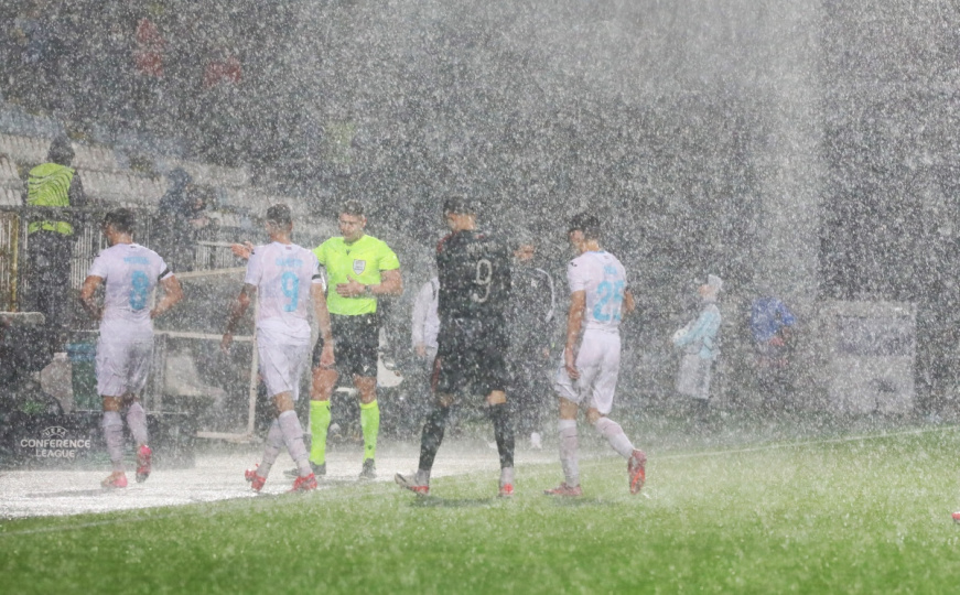 Prekinuta utakmica Rijeke zbog jakog nevremena: Pljusak zaustavio susret Konferencijske lige