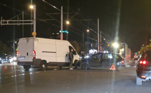 Nesreća u Sarajevu: Vozilo završilo na tramvajskim šinama