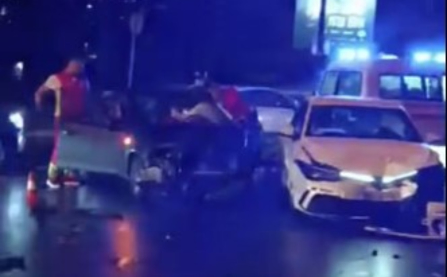 Teška nesreća u Sarajevu: Velika materijalna šteta na vozilima, intervenisala i Hitna pomoć