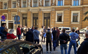 Faćine pristalice se okupile ispred Suda: "Sve ono što mi mislimo, on je imao petlju da govori"