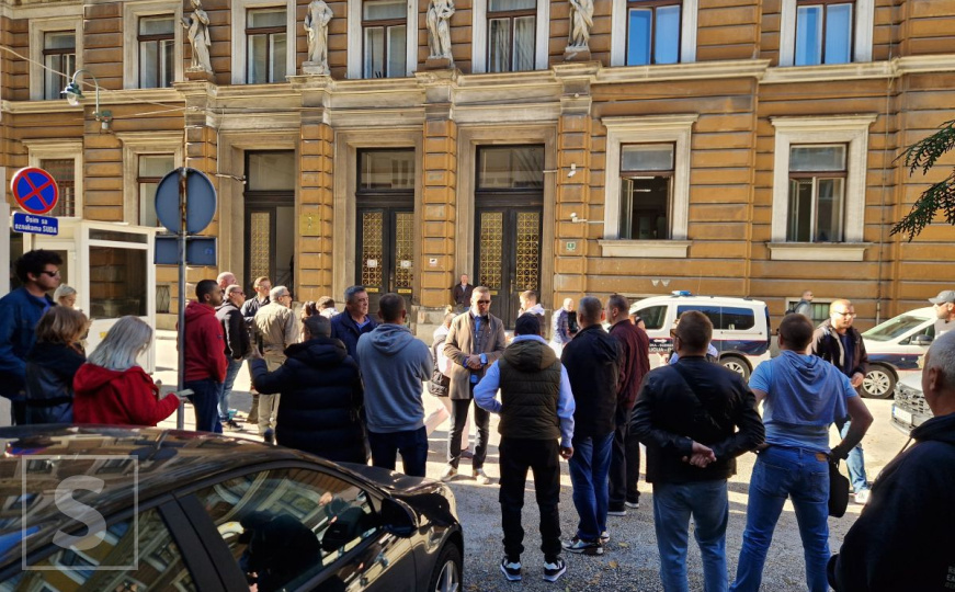 Faćine pristalice se okupile ispred Suda: "Sve ono što mi mislimo, on je imao petlju da govori"