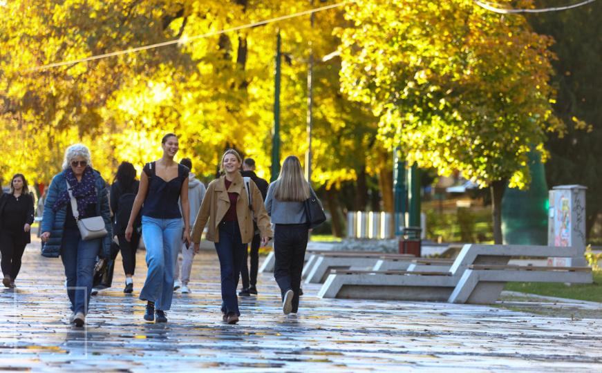 Grad pod oblacima: Jesenji prizori Sarajeva nakon kiše