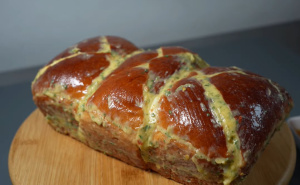 Priprema traje kratko, a nestaje još brže: Recept za hljeb punjen bijelim lukom i sirom