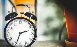Noćas počinje zimsko računanje vremena: Tačno u ovo vrijeme pomjeramo kazaljke na satu