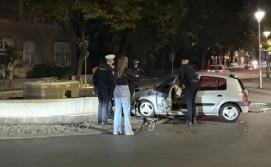 Saobraćajna nesreća u BiH: Pijani vozač udario u fontanu