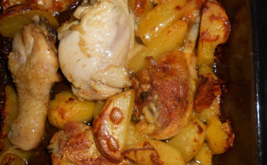 Ručak za cijelu porodicu: Sočna piletina s krompirom koja uvijek uspije