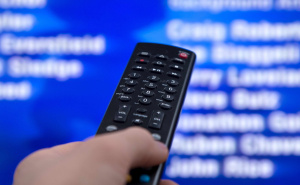 Prevare u Sarajevu: Lažni inkansant hoda sa fasciklom i od penzionera naplaćuje RTV taksu od 15 KM