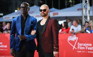 Iz Los Angelesa u Gračanicu: Deen iznenadio mladence na svadbi i poslao snažnu poruku na Instagramu