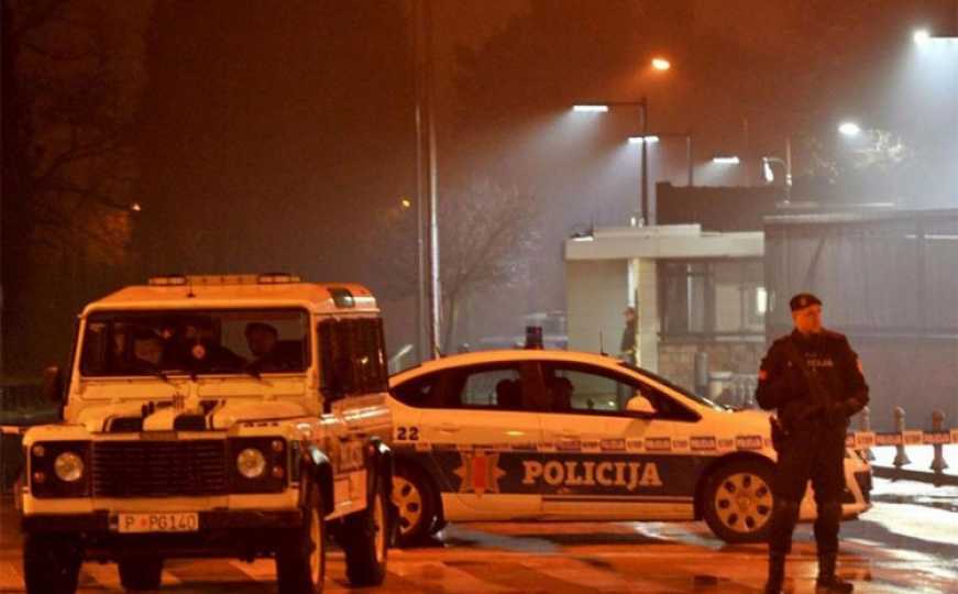 Nova hapšenja u Podgorici: Maloljetnici na protest krenuli sa fantomkama, bakljama i drogom