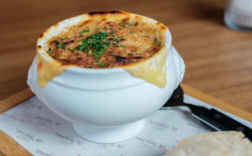 Ultimativna hrana za utjehu: Pripremite francusku supu od luka i dodajte jedan tajni sastojak