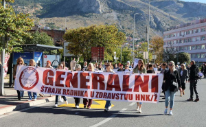Zdravstveni radnici u HNK na ulicama, prijete obustavom rada: Ovo su njihovi zahtjevi