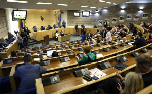 Sjednica Doma naroda FBiH kasnila: Na dnevnom redu roditelji njegovatelji i Koridor Vc