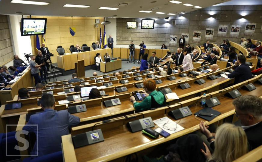 Sjednica Doma naroda FBiH kasnila: Na dnevnom redu roditelji njegovatelji i Koridor Vc