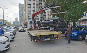 U Sarajevu počela akcija uklanjanja neregistrovanih i havarisanih vozila s javnih površina